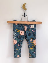 Load image into Gallery viewer, Evening Floral Ribbed Leggings