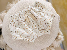 Load image into Gallery viewer, Family Fabrics- wheat- CL- 1m