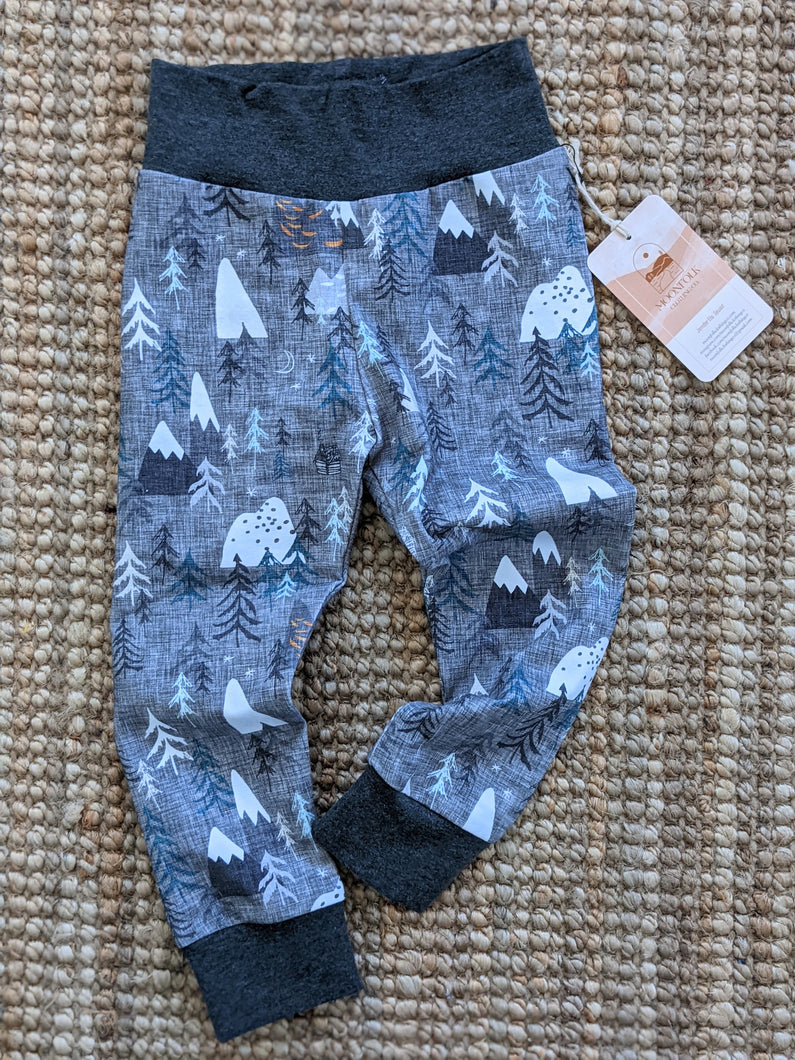 Mountains Cuffed Leggings